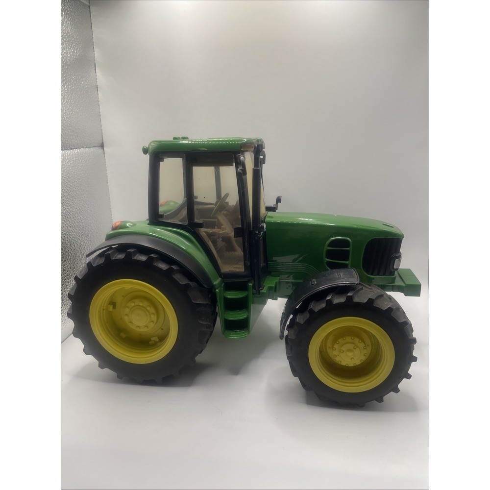 JOHN DEERE FO513Q00 ERTL Farm Tractor  Sound Lights Works GREAT Britains ERTL